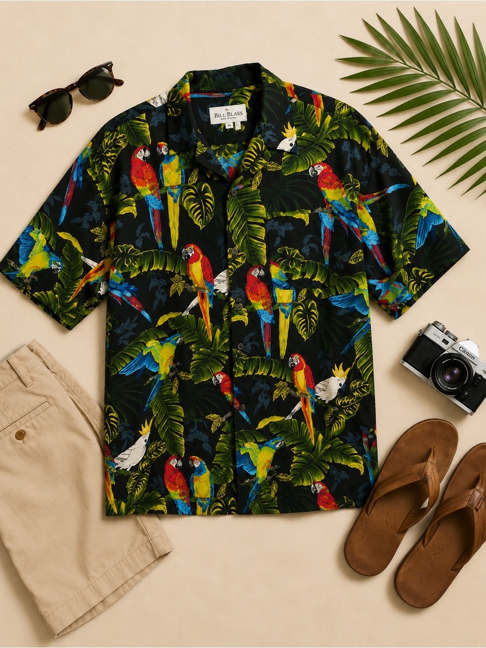 Bill Blass Tropical Parrot Hawaiian Shirt Button Front Resort Camp Shirt